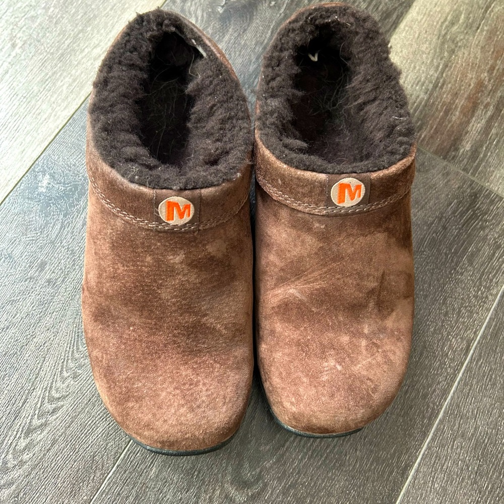 Brown Suede Merrell Air Cushion Clogs with Sherpa Lining Size 8